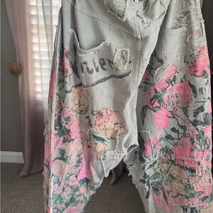 Magnolia Pearl Gray and Pink Cropped Pants